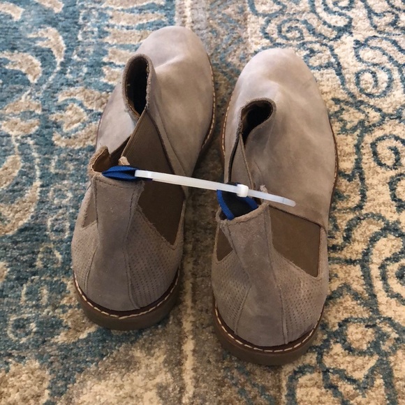 Steve Madden Hilow Suede Chelsea Boot in taupe - Picture 4 of 10